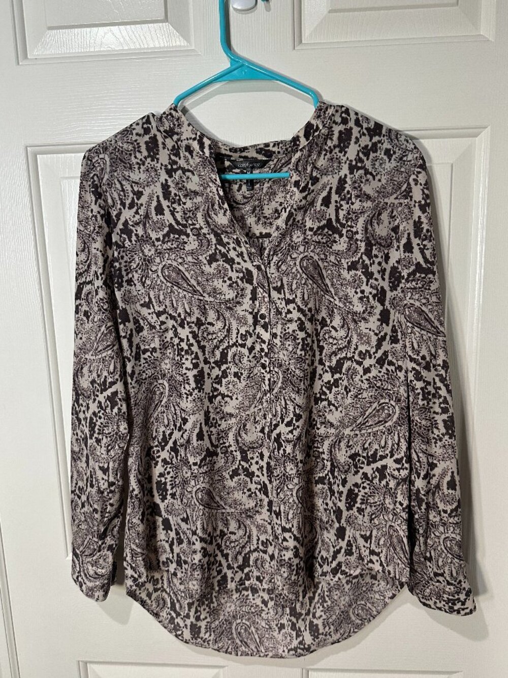 Daisy Fuentes Beige/Taupe Paisley Print Blouse Size M
